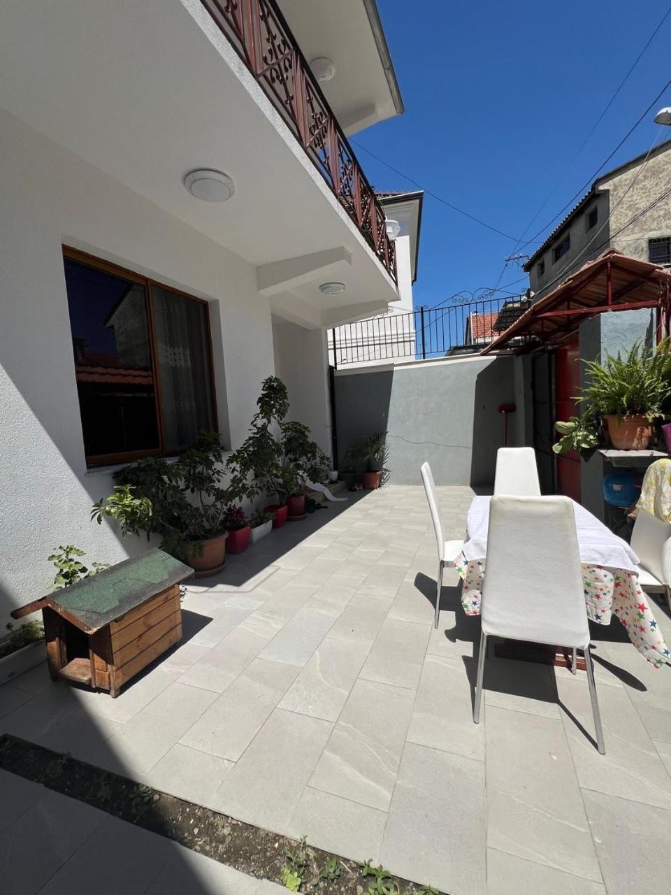 David Guesthouse Shkodër エクステリア 写真