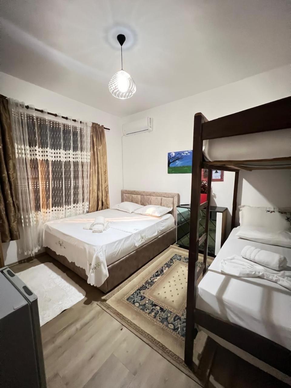 David Guesthouse Shkodër エクステリア 写真